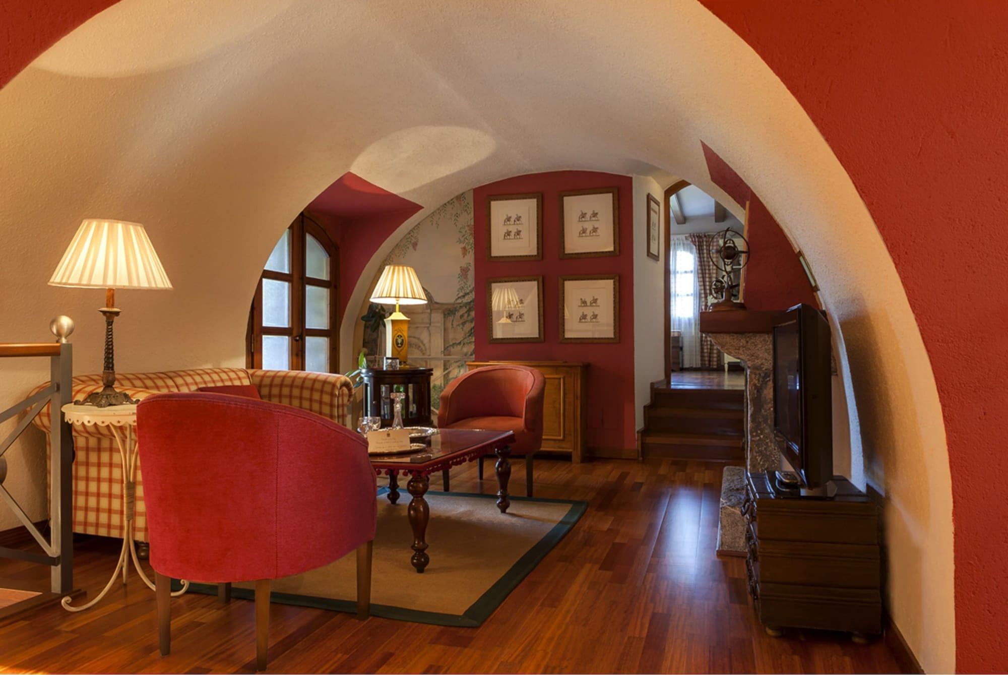 El Castell De Ciutat - Relais & Chateaux La Seu d'Urgell Exteriör bild