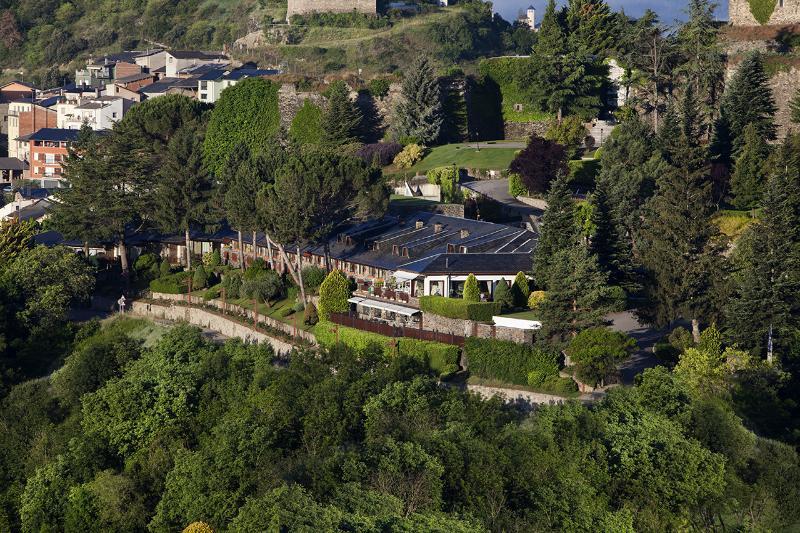 El Castell De Ciutat - Relais & Chateaux La Seu d'Urgell Exteriör bild